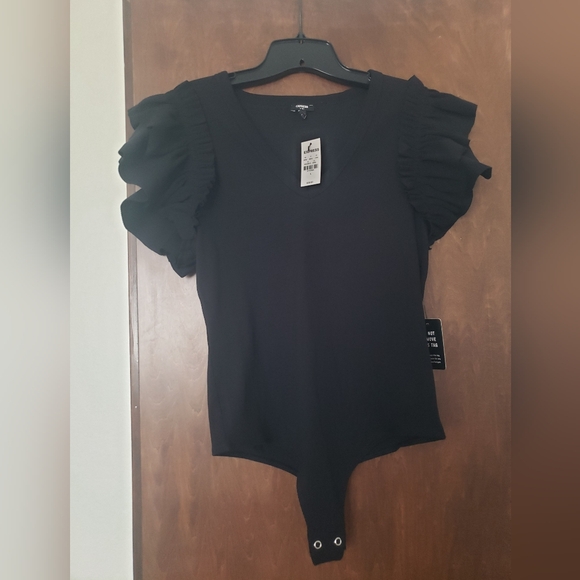 Express Ribbed Ruffle Sleeve Bodysuit - Picture 4 of 8